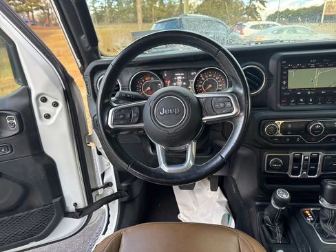 Used 2020 Jeep Wrangler Unlimited Sahara image 17