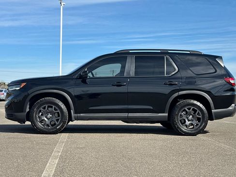 Certified 2025 Honda Pilot TrailSport image 7