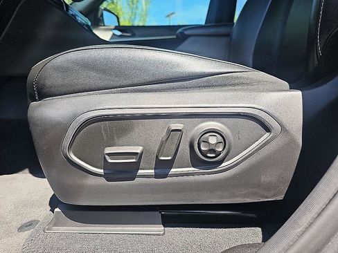 Used 2024 Jeep Grand Cherokee Limited w/ Black Appearance Package AWD/4WD image 15