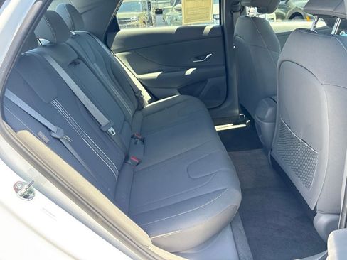 Certified 2025 Hyundai Elantra SEL FWD image 32