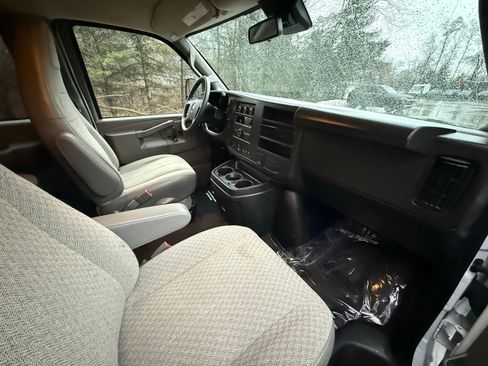 Used 2025 Chevrolet Express 3500 LT w/ LT Preferred Equipment Group image 8