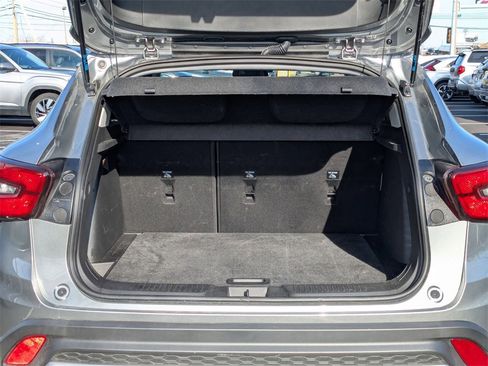 Used 2025 Chevrolet Trax LT w/ LT Convenience Package image 31