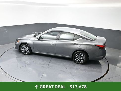 Used 2024 Nissan Altima 2.5 SV image 45