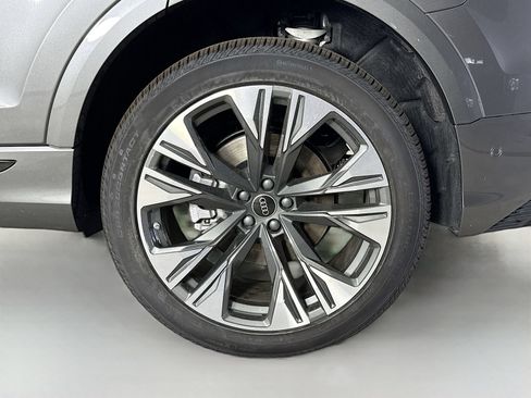 Certified 2025 Audi Q8 Premium Plus w/ Premium Plus Package AWD/4WD image 33
