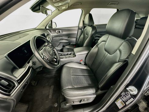 Used 2024 Kia Sorento S FWD image 13