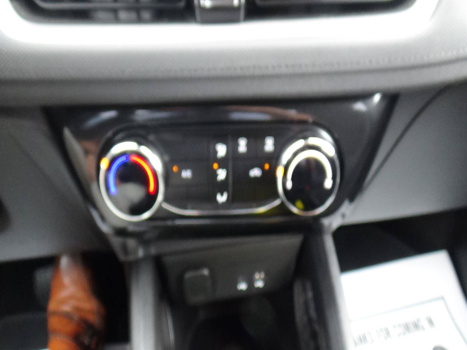 Used 2025 Chevrolet TrailBlazer LT AWD/4WD image 31