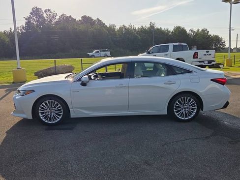 Used 2020 Toyota Avalon Limited w/ Advanced Safety Package FWD image 4