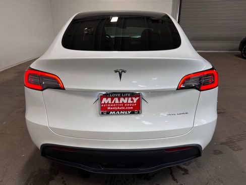 Used 2024 Tesla Model Y Long Range AWD/4WD image 4