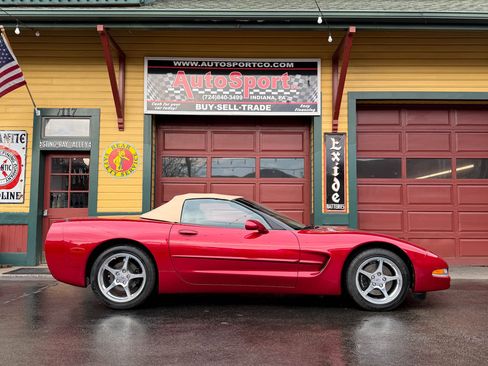 Used 2000 Chevrolet Corvette Convertible w/ Performance Handling Pkg image 4