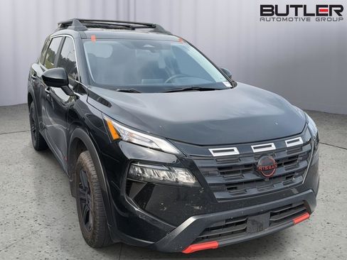 Used 2025 Nissan Rogue SV image 6