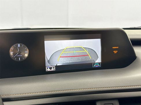 Used 2020 Lexus UX 200 image 20