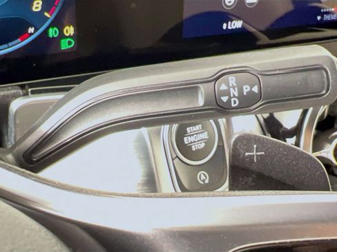 Used 2023 Mercedes-Benz GLB 250 w/ Premium Package image 17