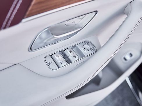 Used 2024 Mercedes-Benz Maybach GLS 600 4MATIC image 32