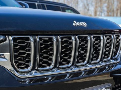 New 2025 Jeep Grand Cherokee Laredo X w/ MOPAR Finishing Package AWD/4WD image 15