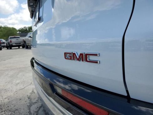 New 2026 GMC Acadia Denali w/ Super Cruise Package FWD image 7
