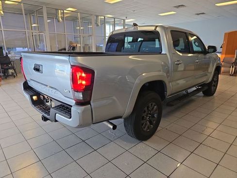 Used 2022 Toyota Tacoma SR5 w/ Technology Package RWD image 8
