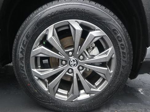 Used 2022 Toyota RAV4 XLE Premium AWD/4WD image 19