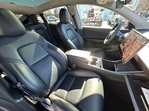 Used 2020 Tesla Model Y Long Range image 29
