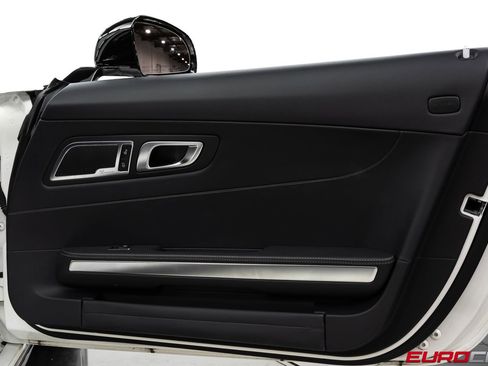 Used 2021 Mercedes-Benz AMG GT Roadster image 26