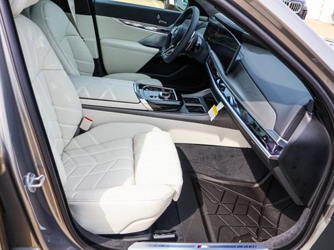 New 2026 BMW 760i xDrive image 24