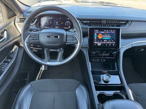 Used 2023 Jeep Grand Cherokee L Laredo image 22