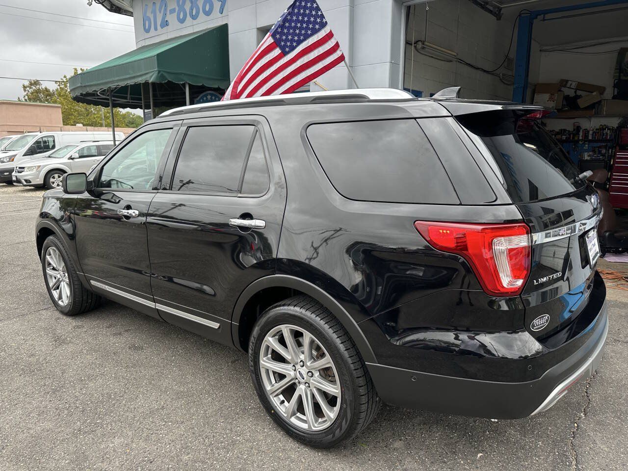 Used 2017 Ford Explorer Limited w/ Equipment Group 301A AWD/4WD image 8