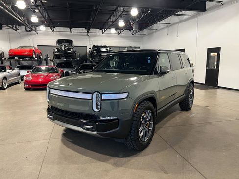 Used 2023 Rivian R1S Launch Edition image 7