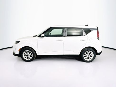 Used 2025 Kia Soul LX w/ LX Technology Package image 4