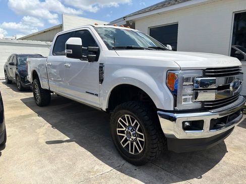 Used 2017 Ford F250 Lariat w/ Lariat Ultimate Package AWD/4WD image 3