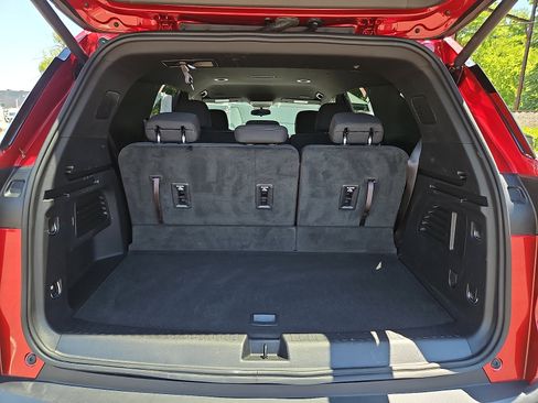Used 2024 Chevrolet Traverse LT FWD image 28