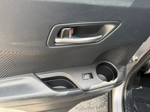 Used 2018 Toyota C-HR XLE FWD image 17