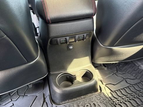 Used 2017 Jeep Wrangler Unlimited Sahara AWD/4WD image 16
