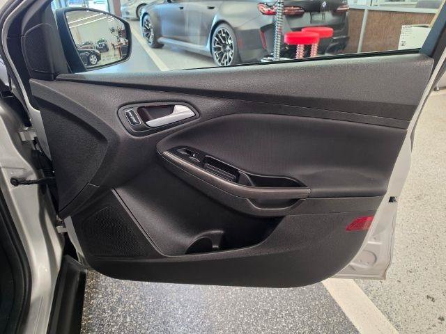 Used 2017 Ford Focus SEL FWD image 34