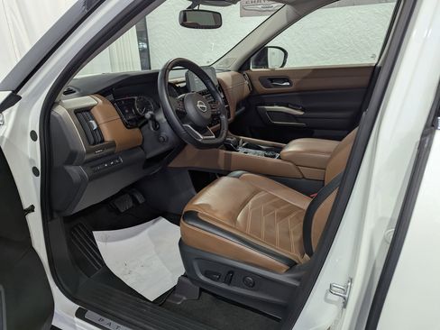 Used 2022 Nissan Pathfinder Platinum AWD/4WD image 19