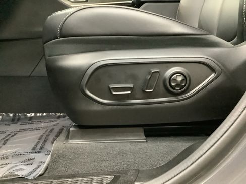 New 2026 Jeep Grand Cherokee L Limited w/ Limited Altitude Package AWD/4WD image 13