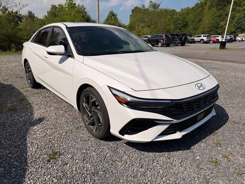 Used 2024 Hyundai Elantra SEL w/ Convenience Package FWD image 10