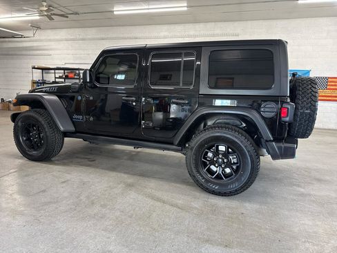 Used 2024 Jeep Wrangler Unlimited image 2