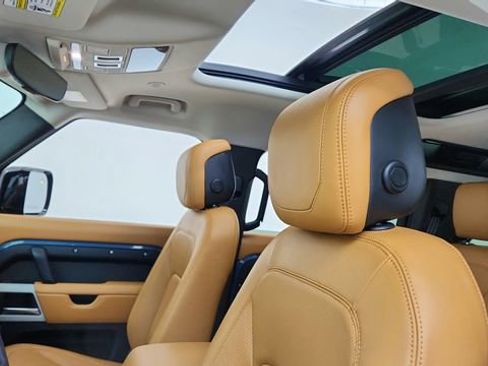 Used 2024 Land Rover Defender 110 SE image 35