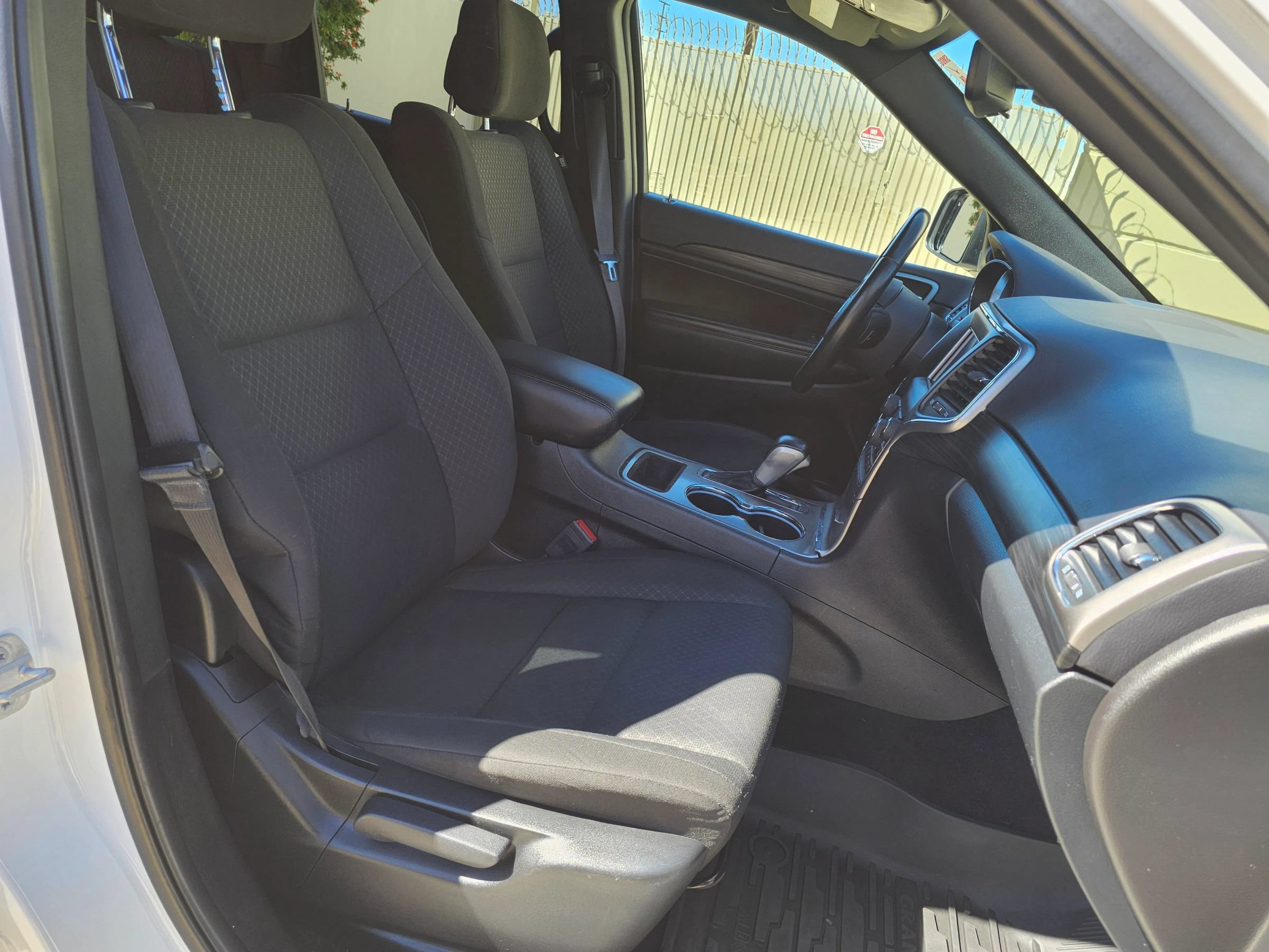 Used 2021 Jeep Grand Cherokee Laredo AWD/4WD image 21
