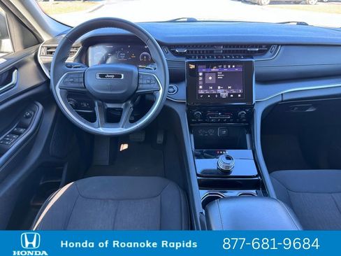 Used 2023 Jeep Grand Cherokee L Laredo image 9