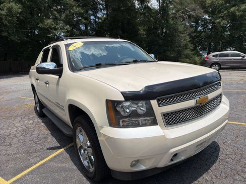 Used 2012 Chevrolet Avalanche LTZ RWD image 10