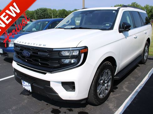 Used 2025 Ford Expedition Active AWD/4WD image 1
