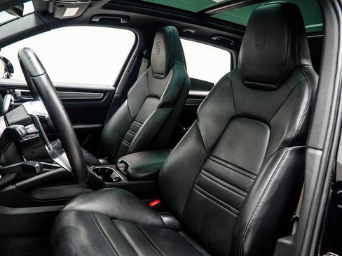 Used 2023 Porsche Cayenne Platinum Edition AWD/4WD image 43