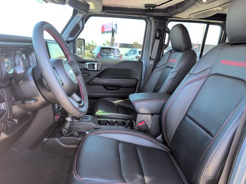 Used 2024 Jeep Wrangler Unlimited Rubicon w/ Technology Group image 13