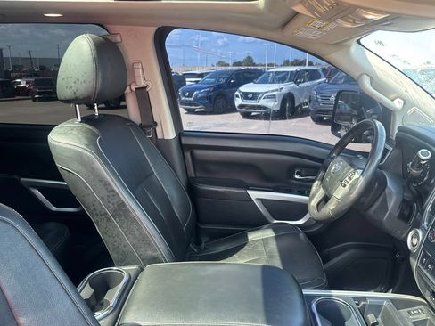 Used 2020 Nissan Titan SL w/ Moonroof Package RWD image 31