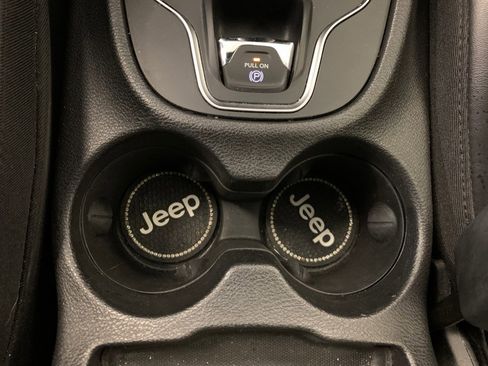 Used 2019 Jeep Cherokee Latitude Plus AWD/4WD image 43