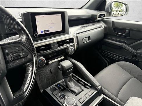 Certified 2025 Toyota Tacoma SR5 AWD/4WD image 16