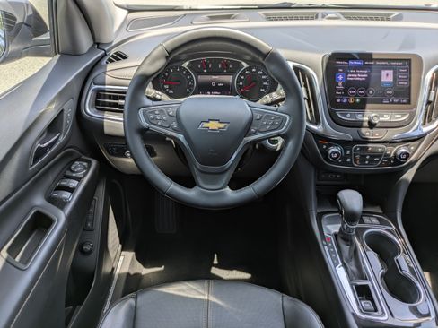 Used 2023 Chevrolet Equinox Premier FWD image 19