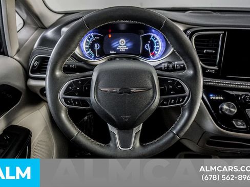 Used 2023 Chrysler Pacifica Touring-L FWD image 26