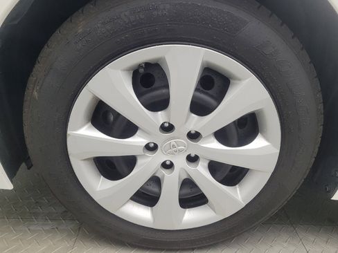 Used 2021 Toyota Corolla LE FWD image 31